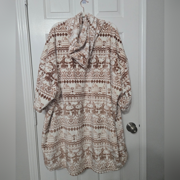 Peanuts Snoopy Brown and Cream Hoodie Blanket Oversized, PTP 36" - Picture 5 of 5